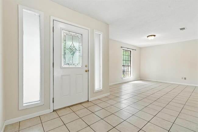 Building Photo - 10303 Slaughter Creek Dr