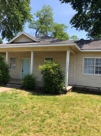 Building Photo - Two Bedroom / One Bath Home