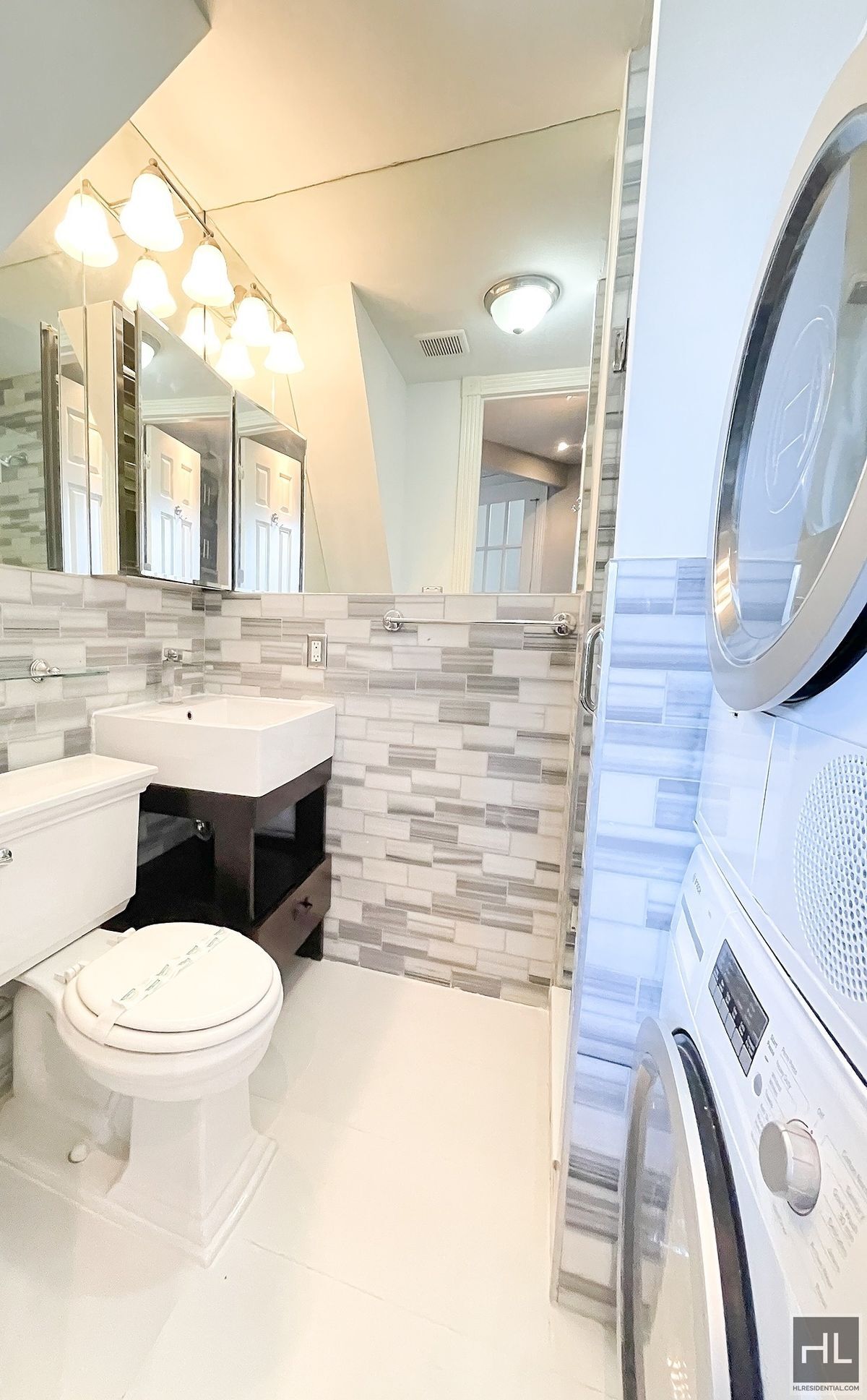 Building Photo - MOTT ST.