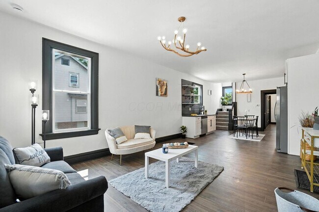 Building Photo - 887-889-889 E Livingston Ave