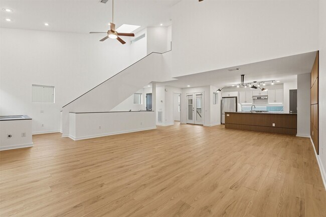 Building Photo - 6121 Gehring St