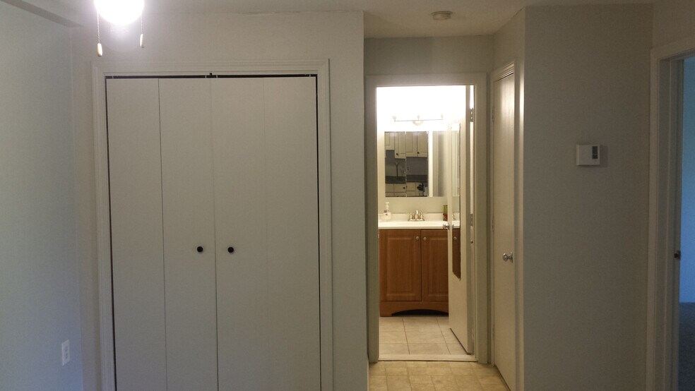 Building Photo - 56 Edgeworth St