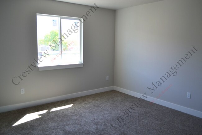 Building Photo - 448 McClellan Ct