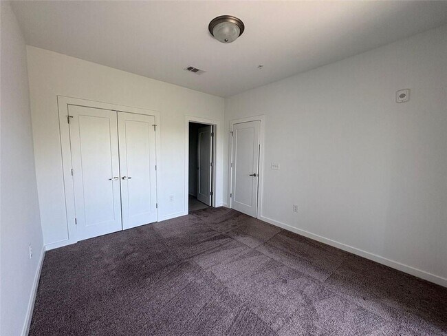 Building Photo - 525 Parkway Dr