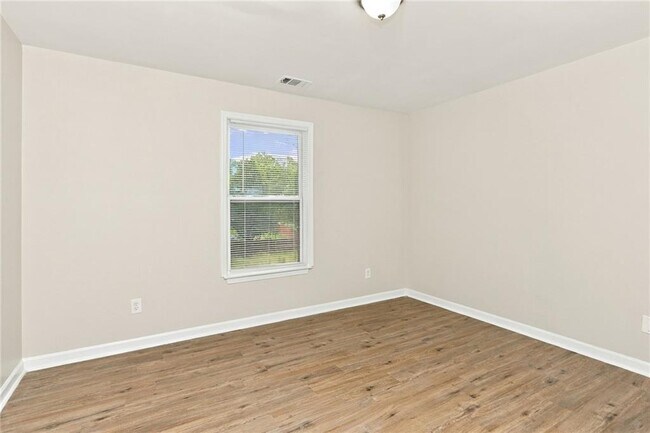 Building Photo - 841 Ridge Ave NW
