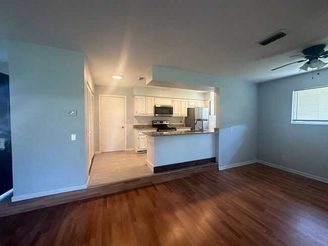 Building Photo - 3/2/2 with fenced yard located in Indian R...