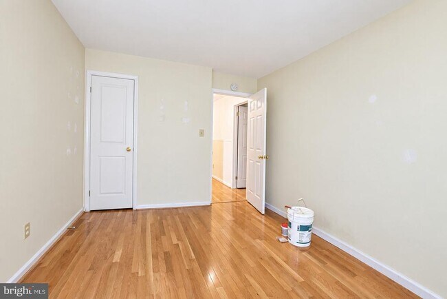 Building Photo - 604 Hillary Ct