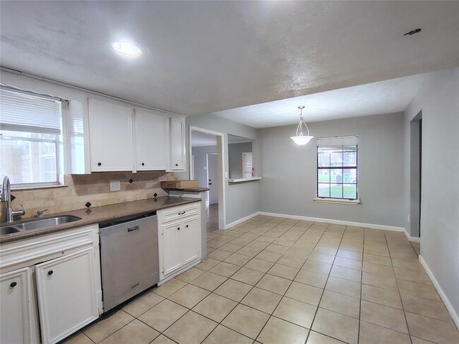 Building Photo - 11926 Rhinebeck Dr