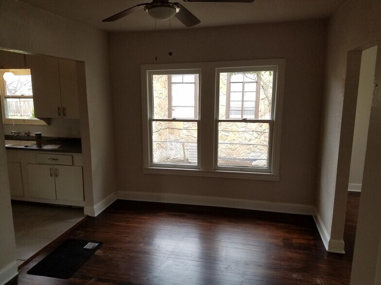 Building Photo - 1410 santa monica