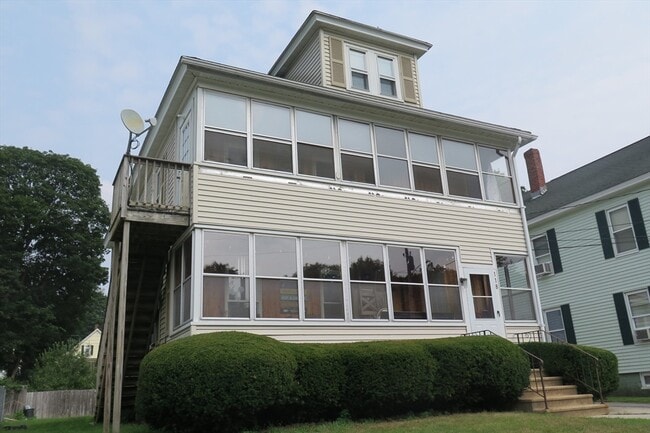 Building Photo - 118 Marquette St