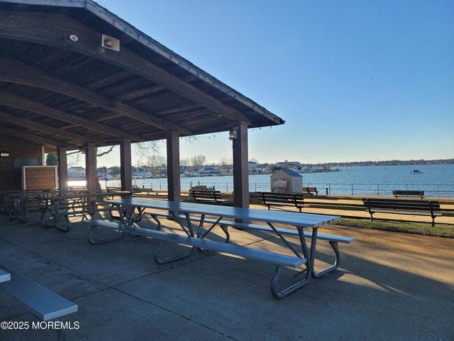 Building Photo - 19 Oak Terrace