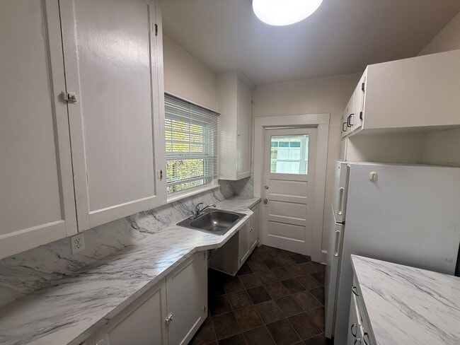 Building Photo - Charming 1BR/1BA House