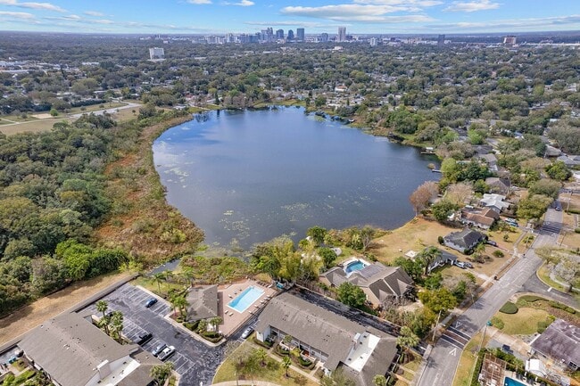 Building Photo - Audubon Park 2/2 Corner Unit Villa with La...