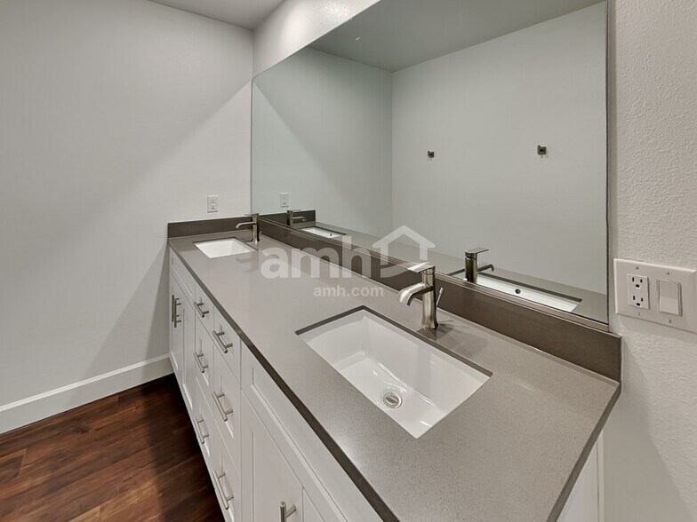 Building Photo - 296 Yasmin Daylily Pl