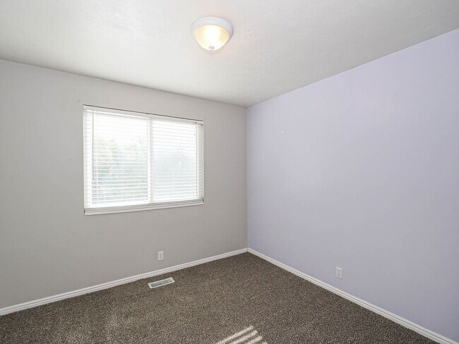 Building Photo - Beautiful House in West Jordan