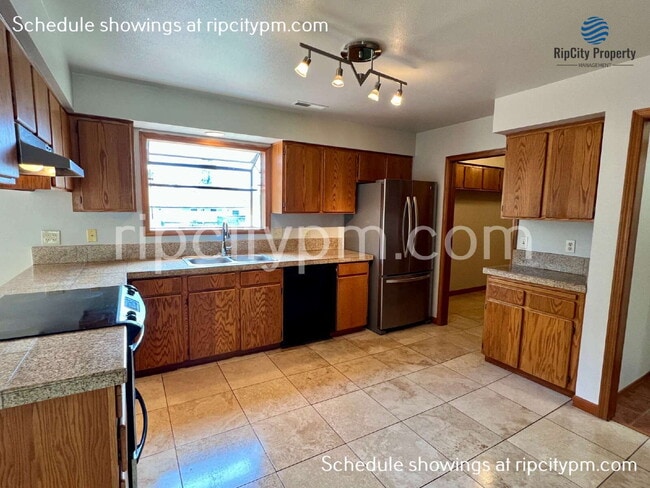 Building Photo - 13241 SW 64th Ave