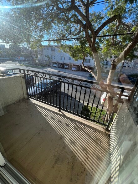 Private balcony - 608 Idaho Ave
