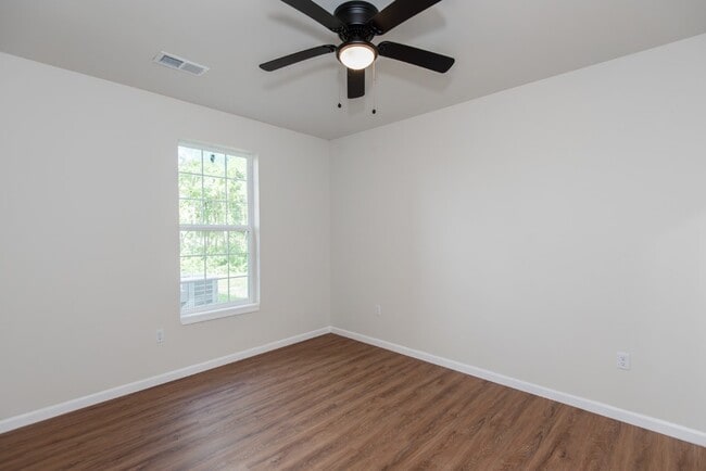 Building Photo - 211 Harmony Mdws Ct