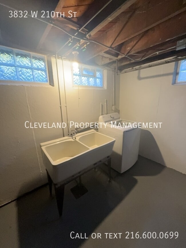 Building Photo - 3832 W 210th St