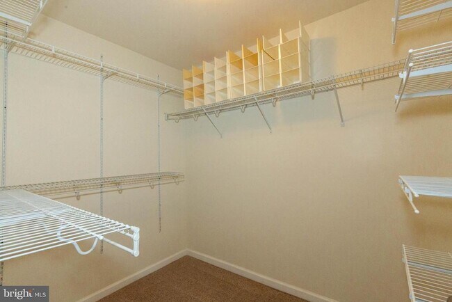 Building Photo - 15 Flag Ct