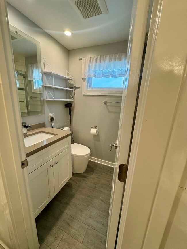 Building Photo - 639 Maple Ct