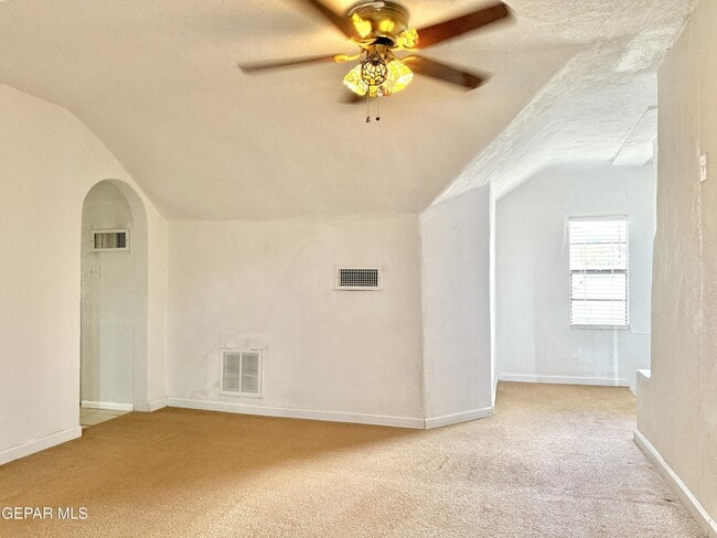 Building Photo - 611 New York Ave