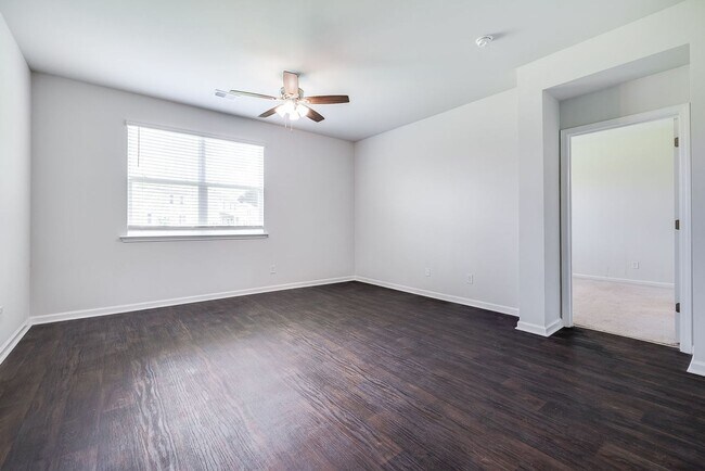 Building Photo - Stylish 4-Bed 2 Bath Ranch Home with Moder...