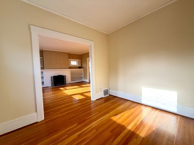 Building Photo - 0130-01