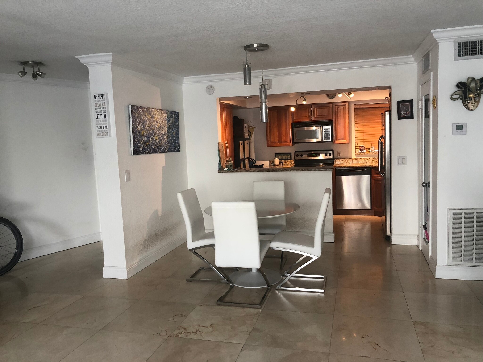 Building Photo - 9971 W Bay Harbor Dr