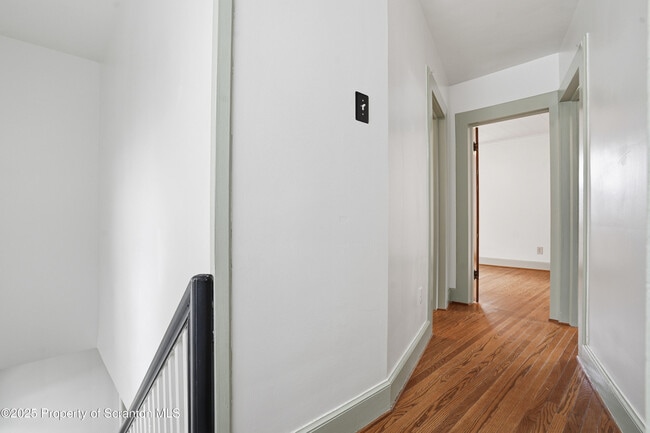 Building Photo - 123 William St