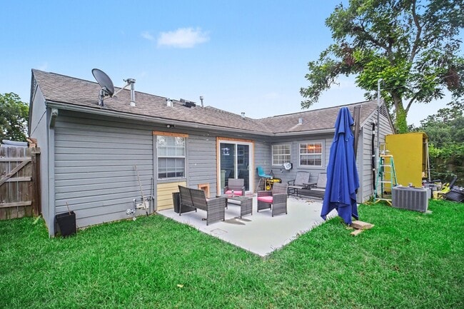Building Photo - 5226 Pomander Rd