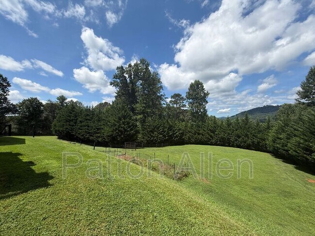Building Photo - 1020 Hutch Mountain Rd