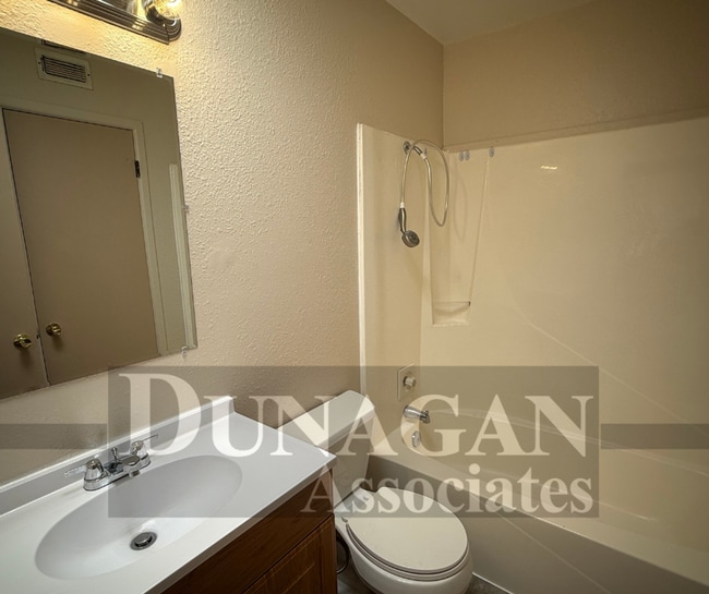 Building Photo - 8/27 @3:30PM SCHEDULED SHOWING 2 Bedroom 2...