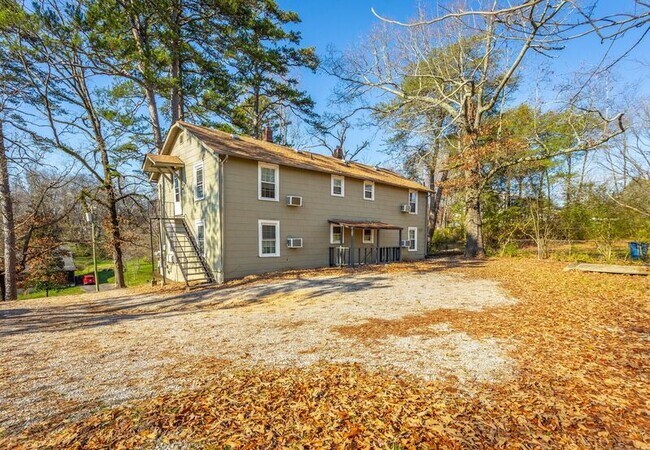 Building Photo - 311 Hedgewood Dr