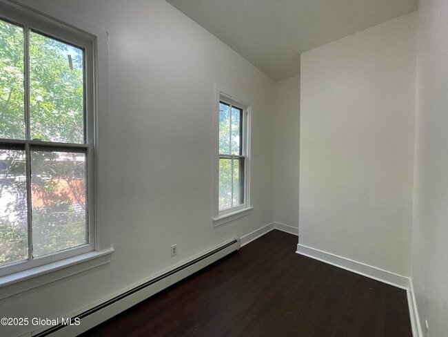 Building Photo - 475 S Pearl St
