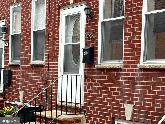 Building Photo - 1551 S Lambert St