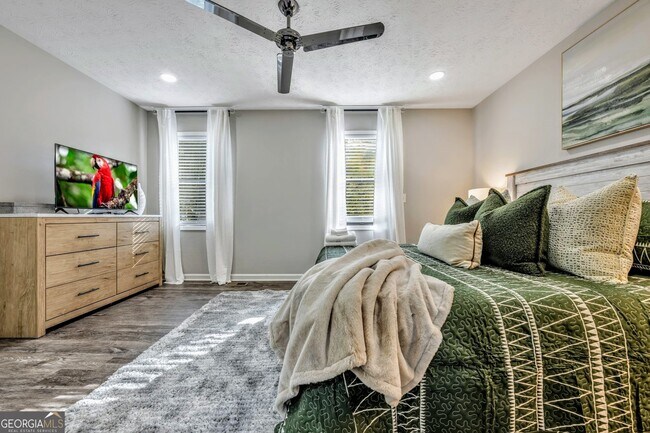 Building Photo - 1440 Glynn Oaks Dr SW