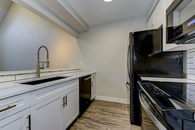 Building Photo - PRICE DROP! + MOVE IN SPECIAL!! 2 Bedroom Condo in Great Location with Pool and Underground Parking!