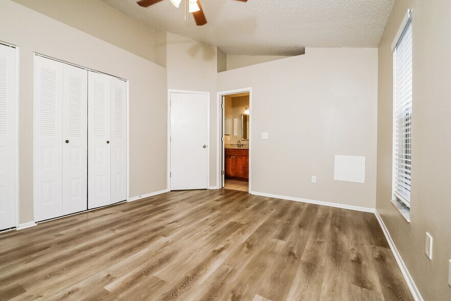 Building Photo - 1336 Mohrlake Dr