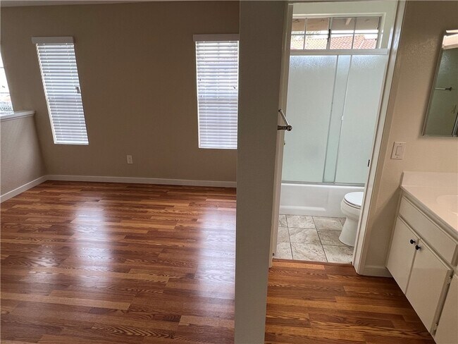 Building Photo - 23401 La Crescenta