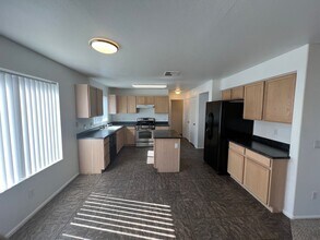 Building Photo - Spacious 4 Bed/3 Bath w/Loft in Great Glendale Location