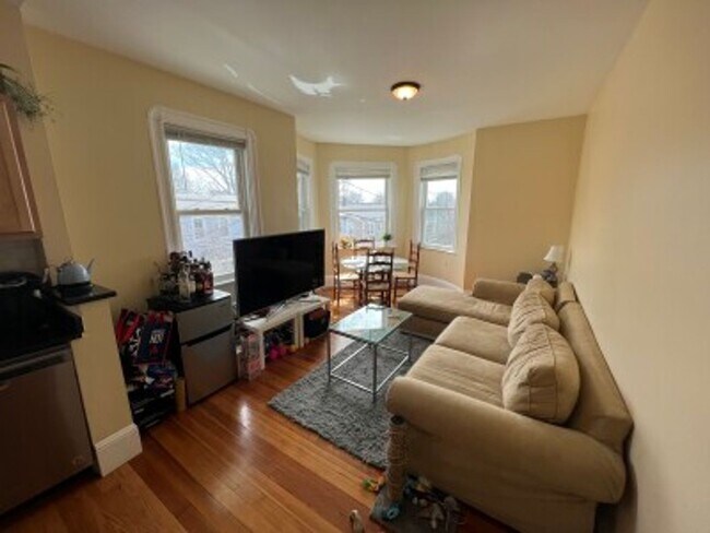Building Photo - No Brokers Fee, In-Unit Washer and Dryer, Central Heat/AC, Parking for Rent