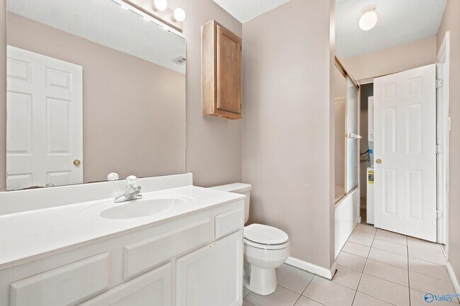 Building Photo - 104 Waters Edge Ln
