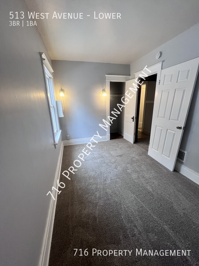 Building Photo - Spacious 3 bedroom Lower