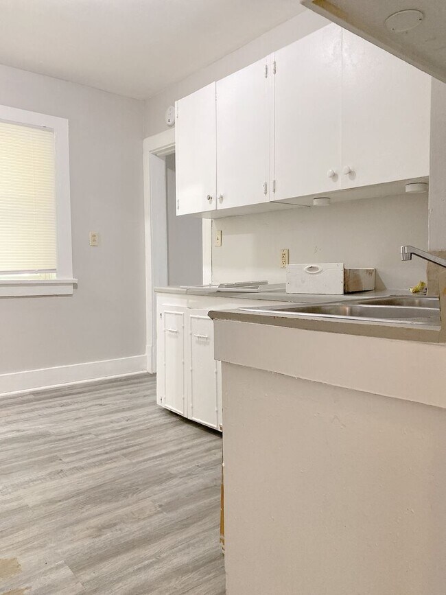 Building Photo - Cozy 2 bed 1 bath house $995 Sec 8 OK