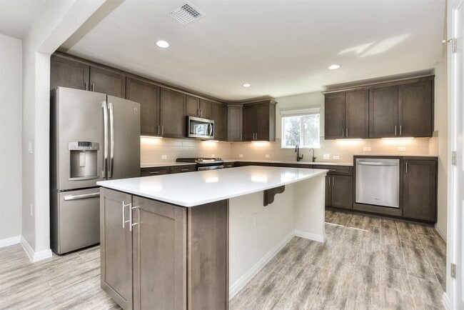 Primary Photo - 220 Comal Ln