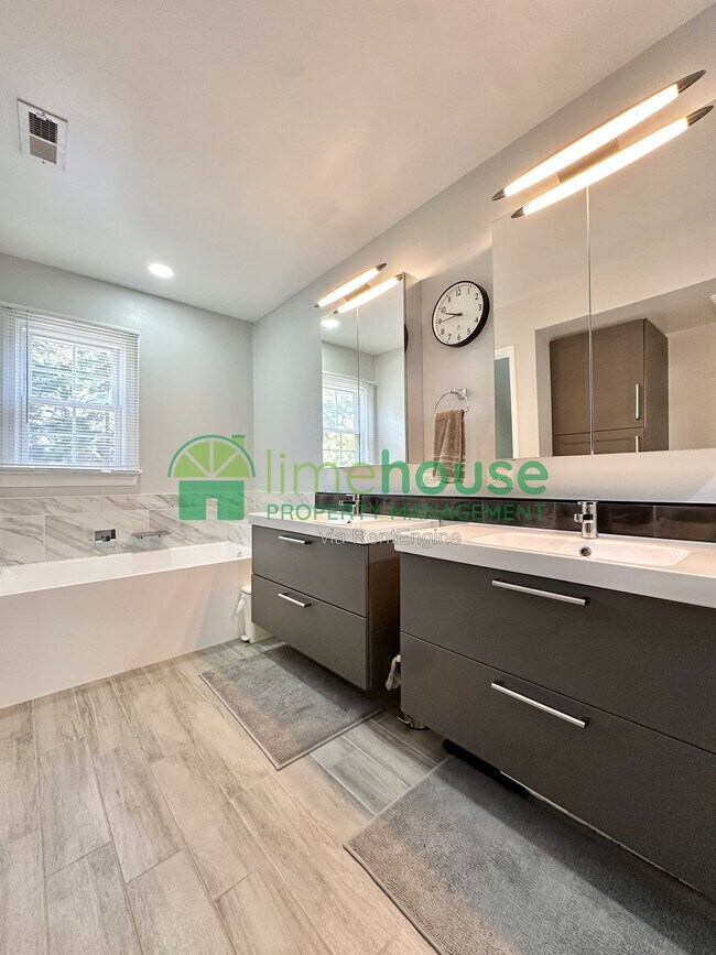 Building Photo - 948 Forest Lakes Cir
