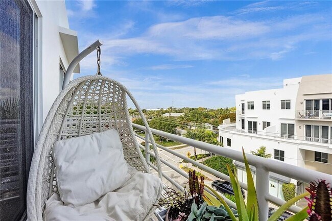 Building Photo - 110 SE 2nd St