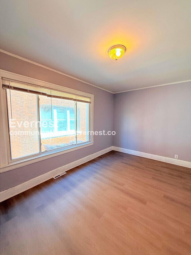 Building Photo - 2302 Hazelwood St