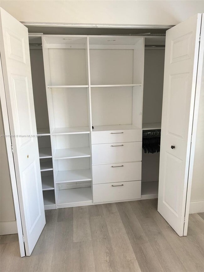 Building Photo - 3375 W 76th St